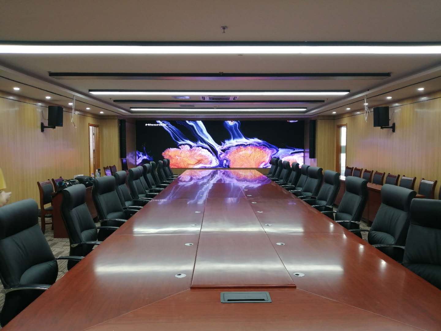 濰坊某事業(yè)單位音、視頻會議集成項(xiàng)目完工，會議辦公、音響系統(tǒng)、1.2小間距顯示系統(tǒng)完美融合